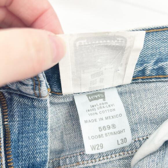 Levis 569 Womens Y2K Loose Straight Studded Raw Hem Cut Off Denim Shorts Size 29 - Picture 5 of 7